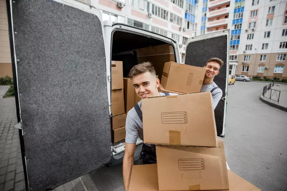 Mudanças comerciais no Rio de Janeiro: Faça o transporte dos pertences de sua empresa com segurança