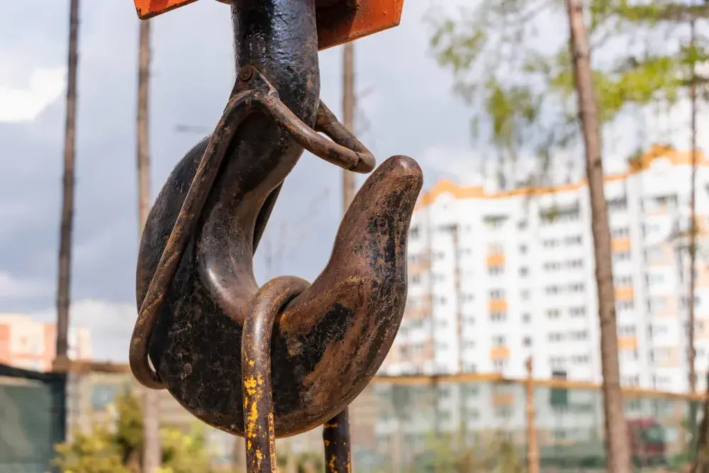 Içamento na Zona Sul RJ: como funciona em ruas estreitas e condomínios antigos Içamento na Zona Sul RJ: como funciona em ruas estreitas e condomínios antigos